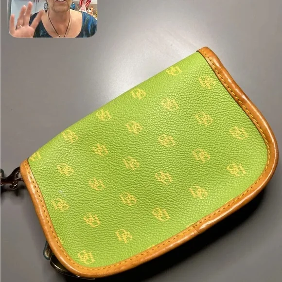 Vintage 1989 Dooney & Bourke Leather Wristlet with an attached Heart Tag - Picture 3 of 4